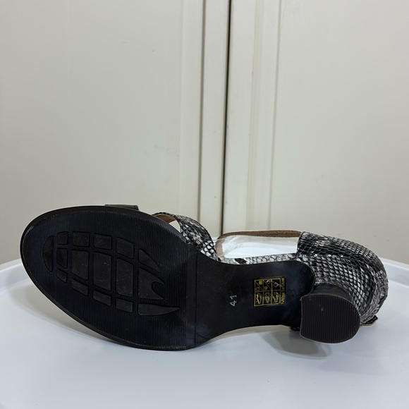*Rock bottom price!* L'Artiste Spring Step Snake Print Sandal Size 9.5-10 EU 41 - Picture 9 of 11